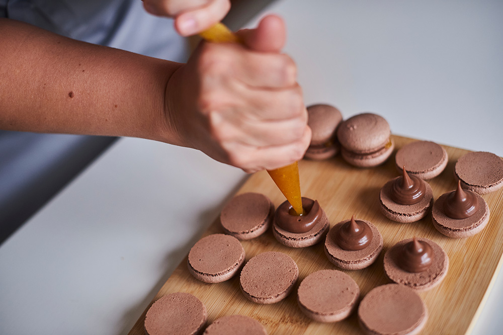 filling-macarons